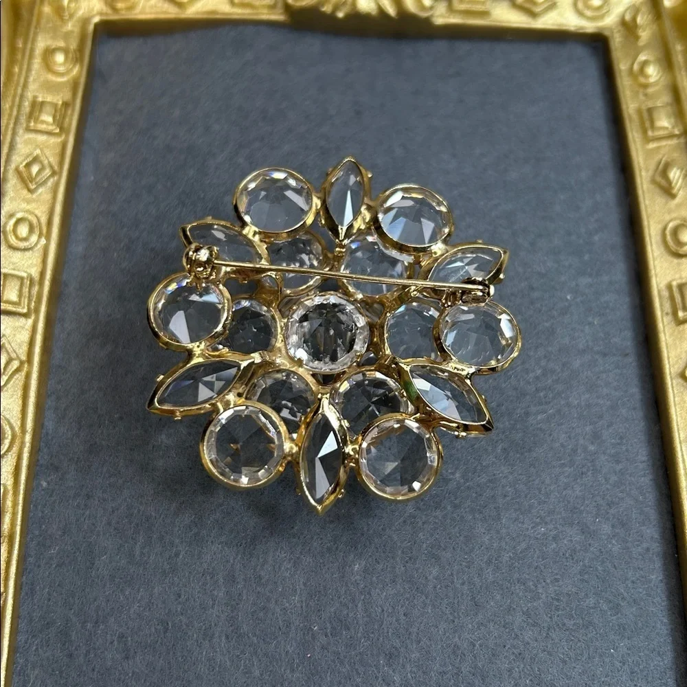 Vintage Juliana? Crystal Flower Brooch featuring clear, domed,& layered crystals
